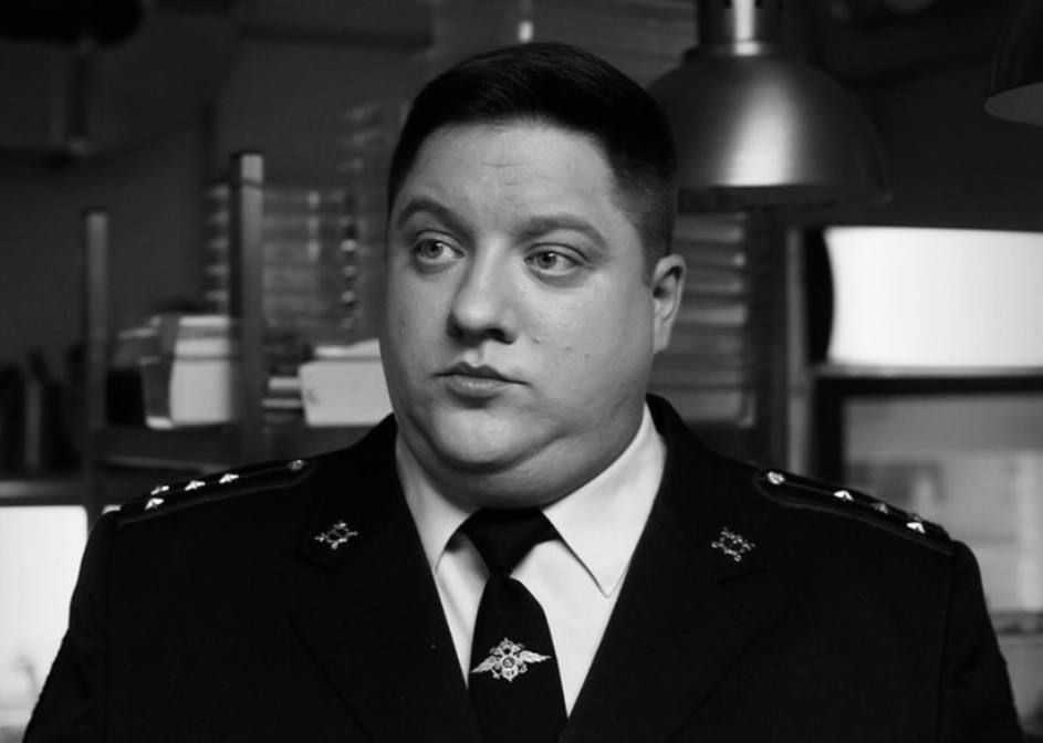 Умер российский актёр Роман Попов, который прославился благодаря сериалу «Полицейский с Рублёвки», сообщают СМИ