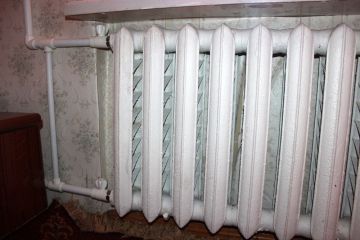 Столичные спасатели освободили руку маленькой девочки, застрявшую в секции отопления