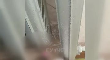 Столичные пожарные 29 октября помогли плачущей маленькой девочке, рука которой застряла между секциями батареи центрального отопления