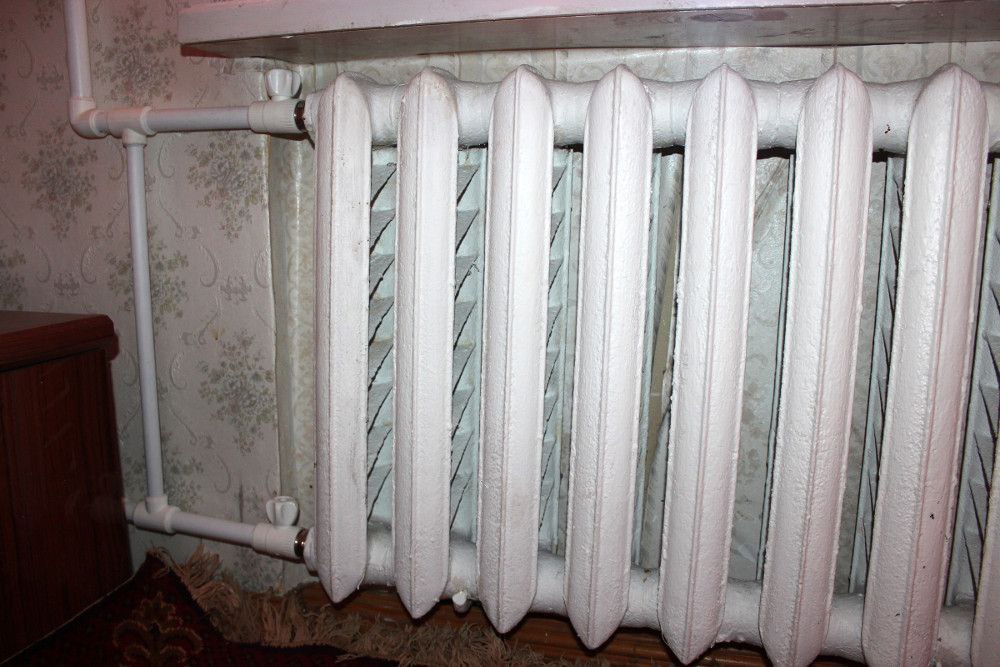 Столичные спасатели освободили руку маленькой девочки, застрявшую в секции отопления