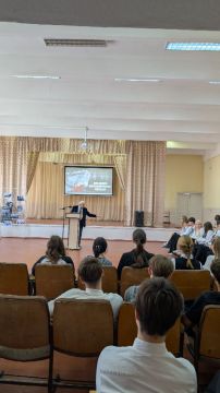 Встреча с историей. В средней школе №18 прошла торжественная встреча учеников 9-х и 10-х классов с председателем «Ассоциации жертв политических репрессий» Михаилом Петровичем Таскарем