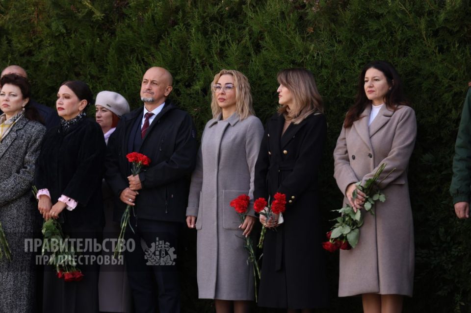 Утром 30 октября состоялся митинг-реквием, посвящённый Дню памяти жертв политических репрессий