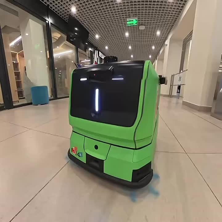 «Куда по мокрому?!» уходит в прошлое: в московских школах появились роботы-уборщики