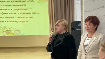 С 75-летним юбилеем руководство, коллектив и воспитанников тираспольской школы-интерната поздравила заместитель Председателя Верховного Совета Галина Антюфеева