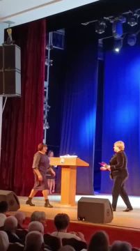 Во Дворце Республики награждают работников санитарно-эпидемиологической службы