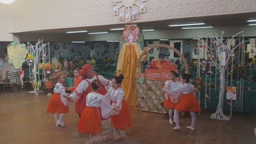 В библиотеке - торжественное открытие выставки «Дары осени»