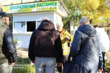 Как отметил директор босада Валерий Старыш, в этом году участников мероприятия- представителей организаций, предпринимателей и частных лиц, предложивших свои растения для экспозиции и продажи, в два раза больше чем в 2024...