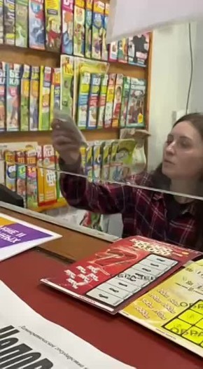 Сегодня жительница Суклеи Наталья впервые сняла деньги со своей карты прямо на почте