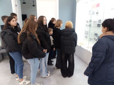 Рыбницкие школьники вместе с журналистами газеты "Приднестровье" посетили открытый недавно Историко-краеведческий музей в столице