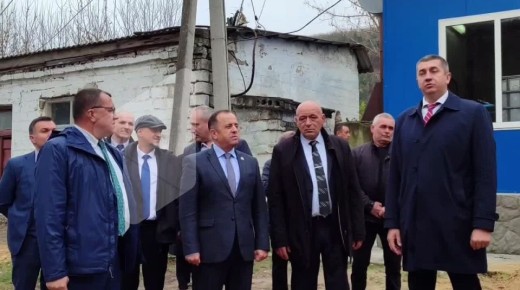 Премьер Александр Розенберг с визитом в Каменском районе