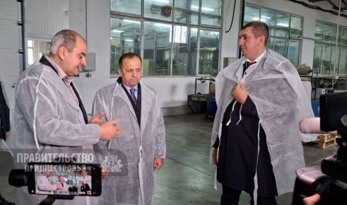 Премьер посетил Каменский консервный завод