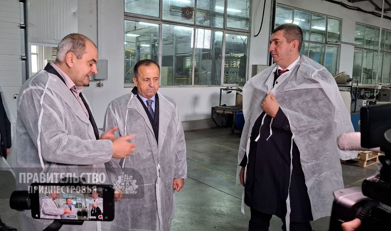 Премьер посетил Каменский консервный завод