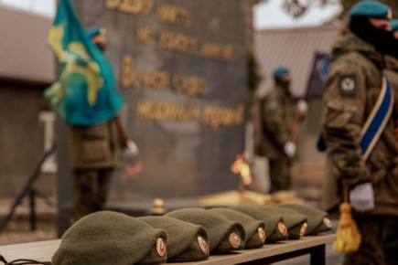 Лучшие военные разведчики получили зеленые береты