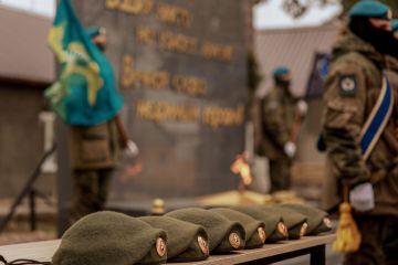 Лучшие военные разведчики получили зеленые береты