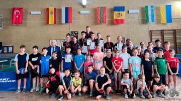    .            л      ,     