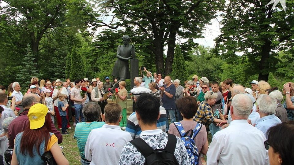    :    &quot;&quot;    &quot; &quot;    - 