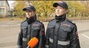 Близняшки Анна и Ксения несколько месяцев служат в бендерской милиции и сегодня приняли присягу