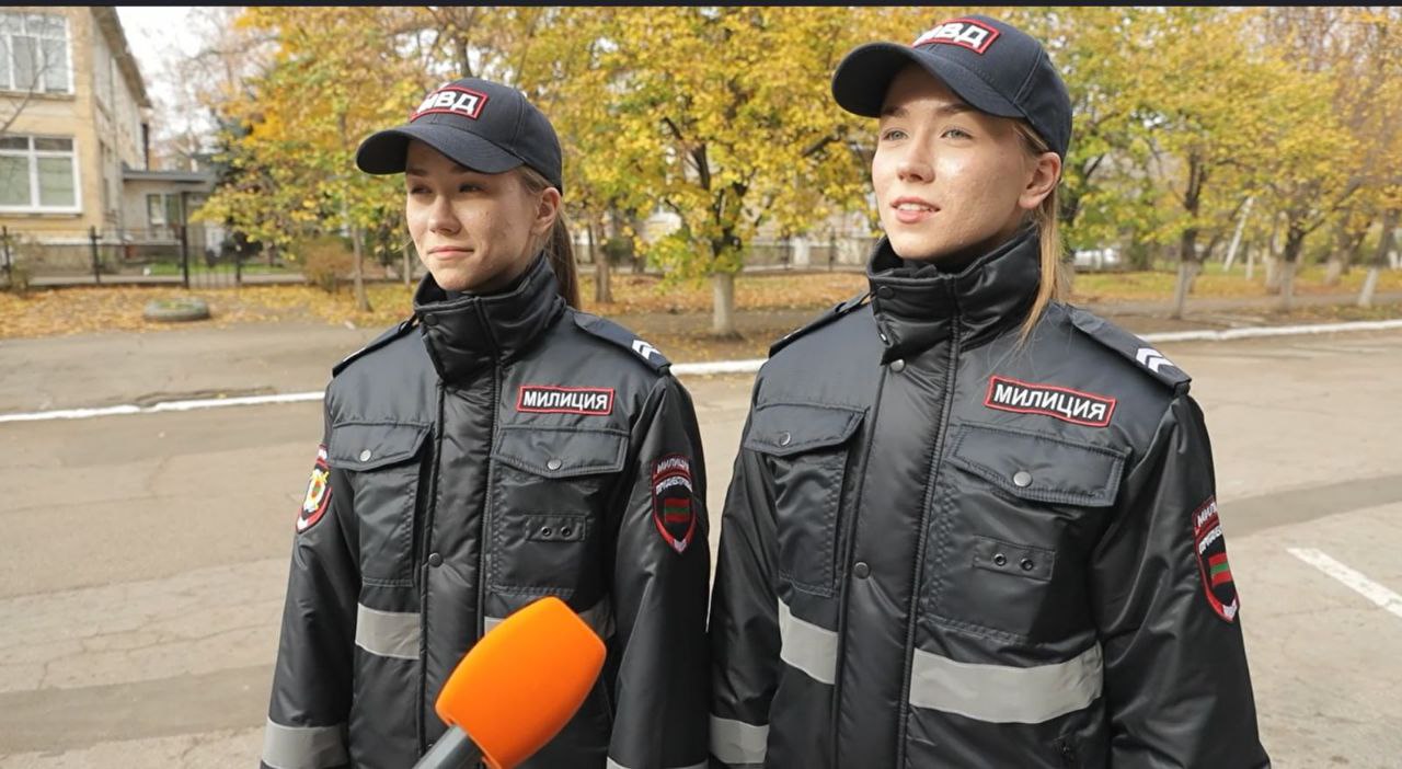 Близняшки Анна и Ксения несколько месяцев служат в бендерской милиции и сегодня приняли присягу