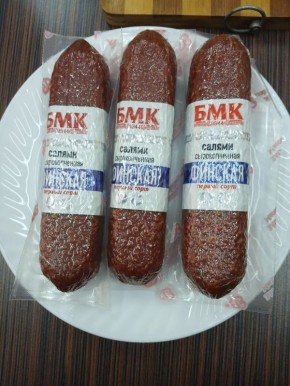 «Финская», «Салями французская», «Рулет рублёвский» и «Бекон английский» — такие продукты «Бендерский мясокомбинат» представил на конкурс «Приднестровское качество-2025»