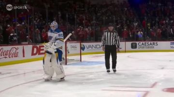 Александр Овечкин стал первым хоккеистом, забросившим 900 шайб в НХЛ