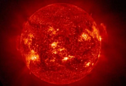 Земля вошла в поток плазмы от корональной дыры на Солнце в самый сложный по геомагнитной обстановке день года