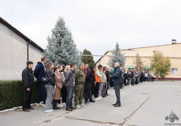 Потрудились на славу. Сотрудники и работники подразделений МВД в преддверии профессионального праздника, 6 ноября, провели субботник