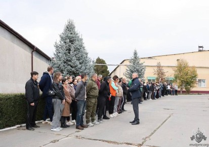 Потрудились на славу. Сотрудники и работники подразделений МВД в преддверии профессионального праздника, 6 ноября, провели субботник