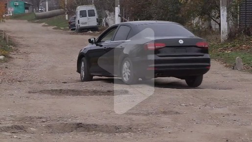«Ни пройти, ни проехать». Так о дороге у себя на ул. Ленина говорят жители Гиски (окраина Бендер)