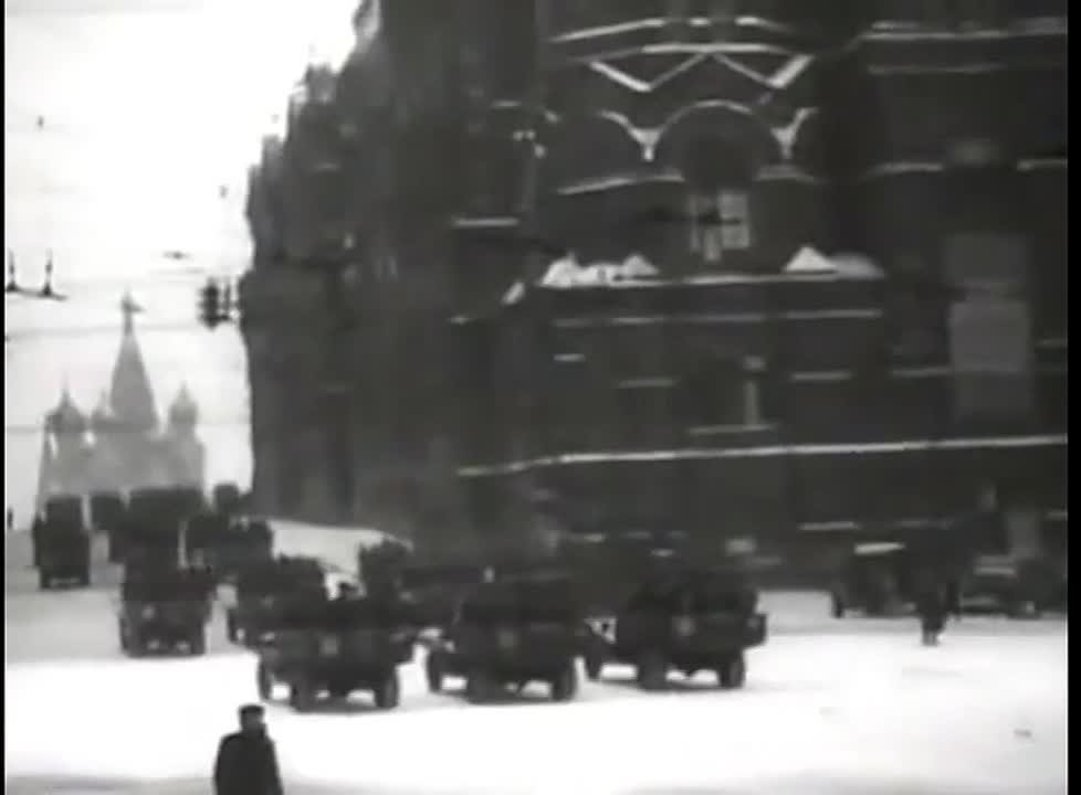 Дата в истории: 84 года назад, 7 ноября 1941 года, когда враг был уже на подступах к Москве, на Красной площади начался легендарный парад в честь 24-й годовщины Октябрьской революции