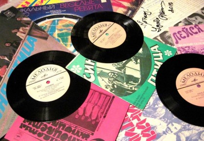 Иногда, чтобы вернуться в прошлое, достаточно опустить иглу на винил