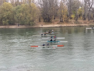 Почти 60 юных гребцов из Тирасполя и Бендер приняли участие в первенстве по академической гребле ко Дню милиции