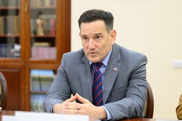 Приднестровье свыше 30 лет остается территорией мира и спокойствия, это важный фактор стабильности для всего региона, сказал Ник Петрович, временный поверенный в делах США в Молдове, на встрече с Президентом ПМР Вадимом...
