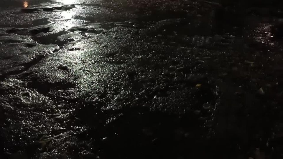 Осенний вечер щедр на осадки — в Бендерах ливень