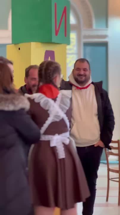 Туроператоры из Румынии прошли церемонию посвящения в пионеры при посещении дома культуры села Чобручи