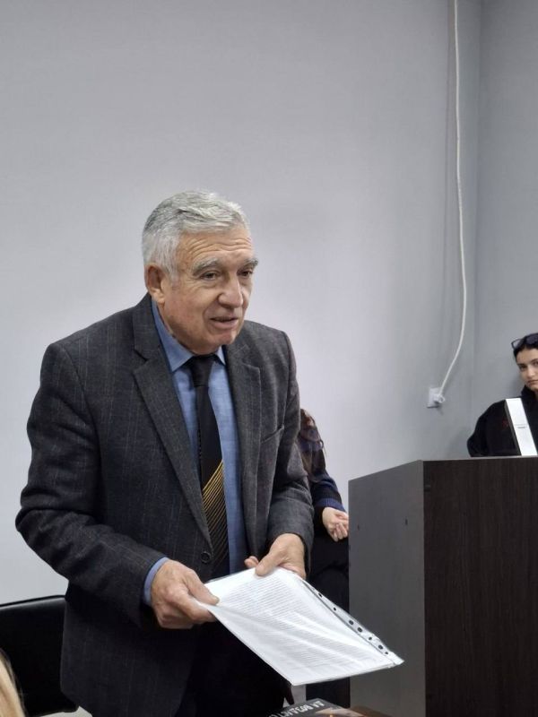 В ПГУ состоялась встреча главного редактора газеты "Приднестровье" Александра Карасева со студентами-журналистами