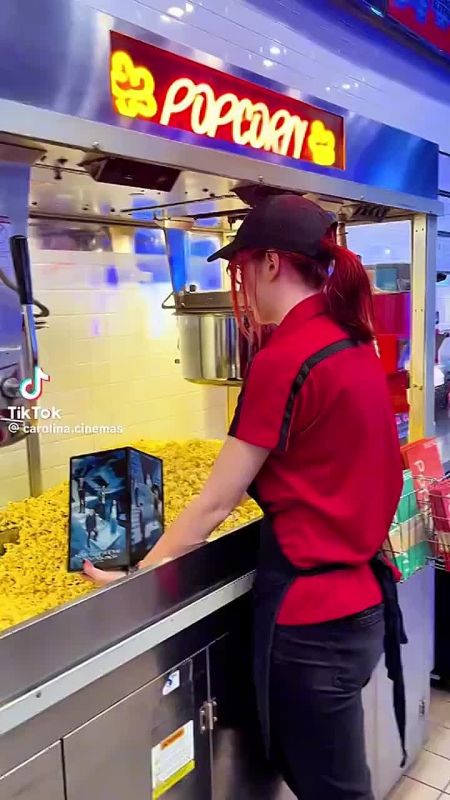 В честь выхода «Иллюзия обмана 3» (фильм про фокусников-супергероев) в кинотеатрах США выпустили «магические» ведёрки для попкорна