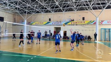 Прямо сейчас на базе спорткомплека ТЮИ проходит финал чемпионата МВД по волейболу