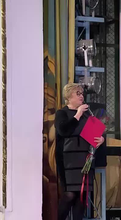 Сцена в этот вечер стала местом, где оживали традиции, звучала душа народа и рождалась настоящая магия искусства