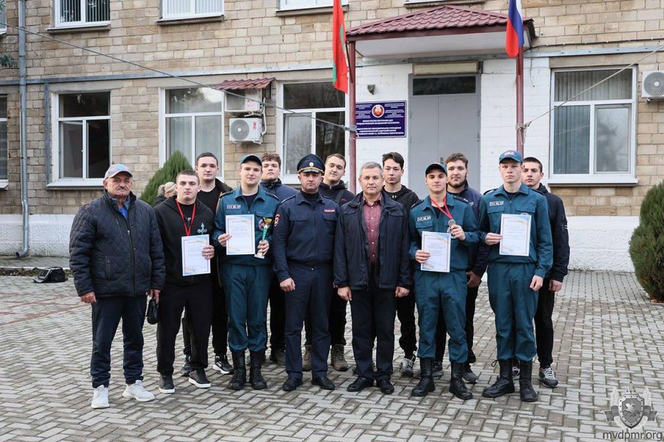 Ученики школы №18 стали участниками мероприятия, посвящённого Дню милиции, которое прошло на плацу Республиканского кадетского корпуса МВД