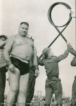 Русский богатырь. 14 ноября 1973 года скончался один из сильнейших людей Советского Союза Дмитрий Григорьевич Бедило (родился в 1921 году)