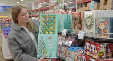 Сладкие новогодние подарки завезли в гипермаркет