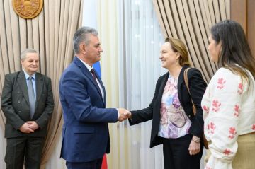 Президент ПМР Вадим Красносельский принял главу делегации Европейского союза в Молдове Ивону Пьорко