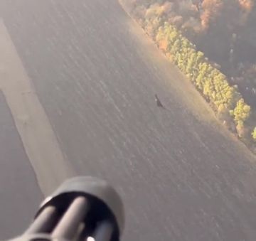 #БПЛА #ПВО #Герань Ми-8 ВСУ сбивает БПЛА "Герань" огнем шестиствольного пулемёта М-134 Minigun