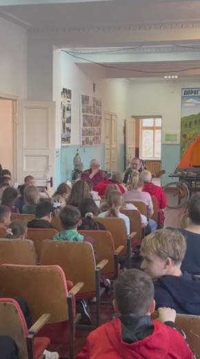 Сегодня свой сорок девятый день рождения праздновала Станция юных туристов - учреждение, которое многие годы знакомит детей с миром путешествий, природы и активного отдыха