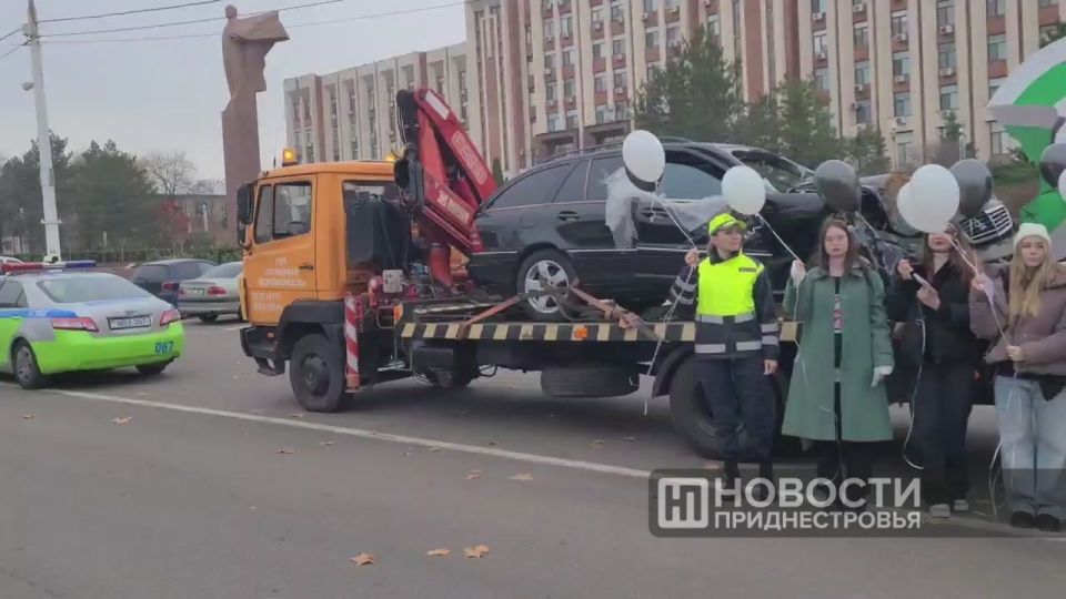 13 шаров запустили в небо активисты движения «Звезда» совместно с сотрудниками ГАИ