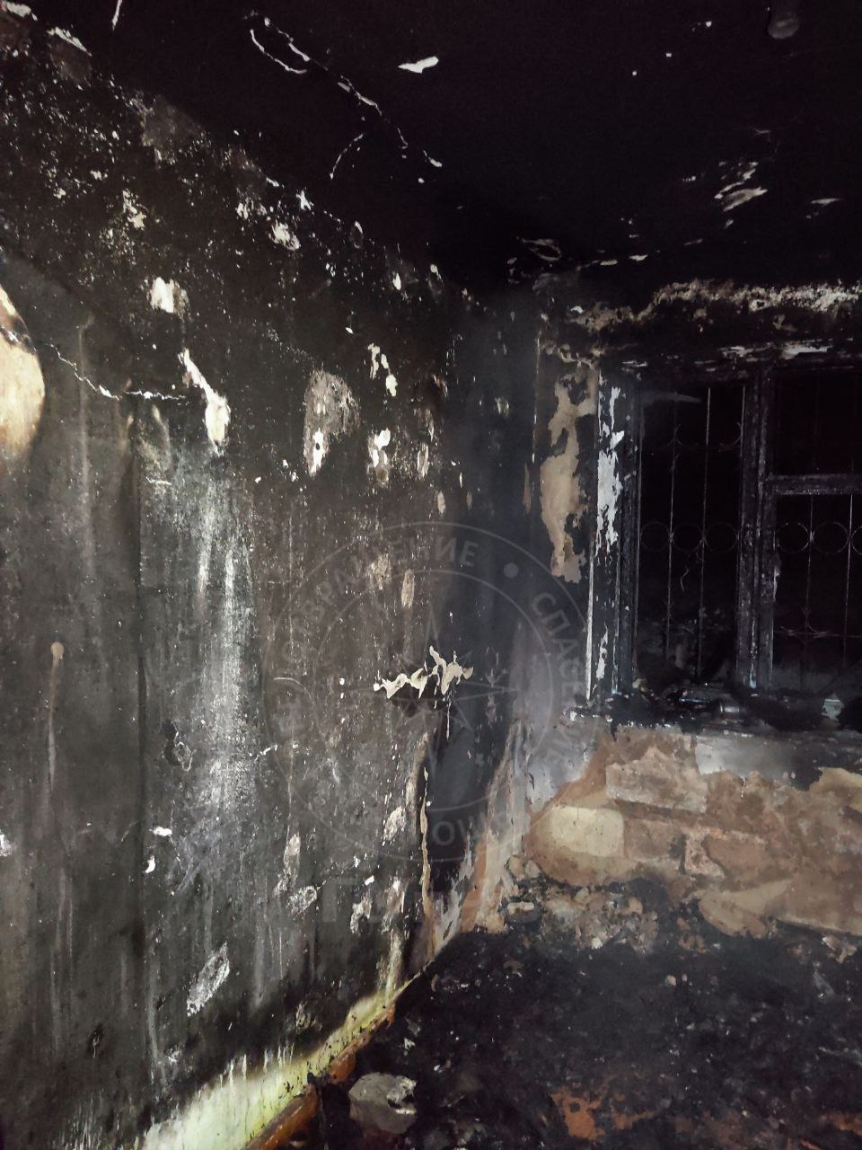 Пожар в заброшенной квартире в посёлке Красном огнеборцы потушили накануне