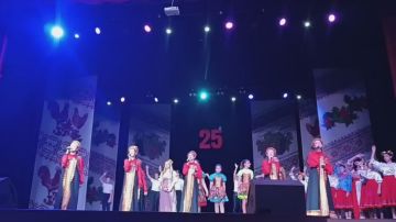 Разделить праздник пришли и друзья коллектива