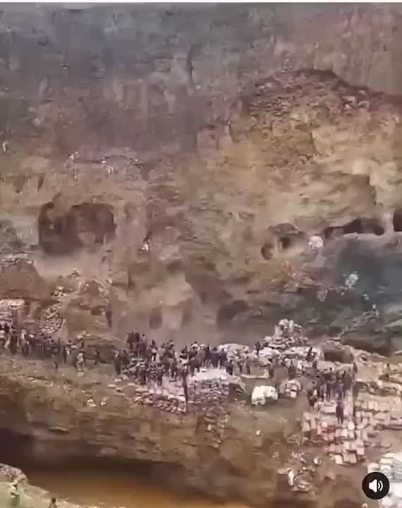    32          -   ,  AFP      