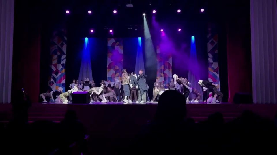 Коллективы многофункционального культурного комплекса показали свои номера в жанрах от классики до современных направлений, показав зрителям настоящее мастерство и оригинальность