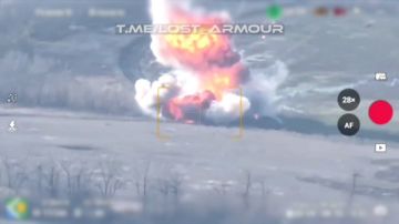 #FPV На молекулы... Фееричные кадры добивания югославской БМП М-80 ВСУ (предположительно) ракетой ПТРК на Константиновском направлении. Источник